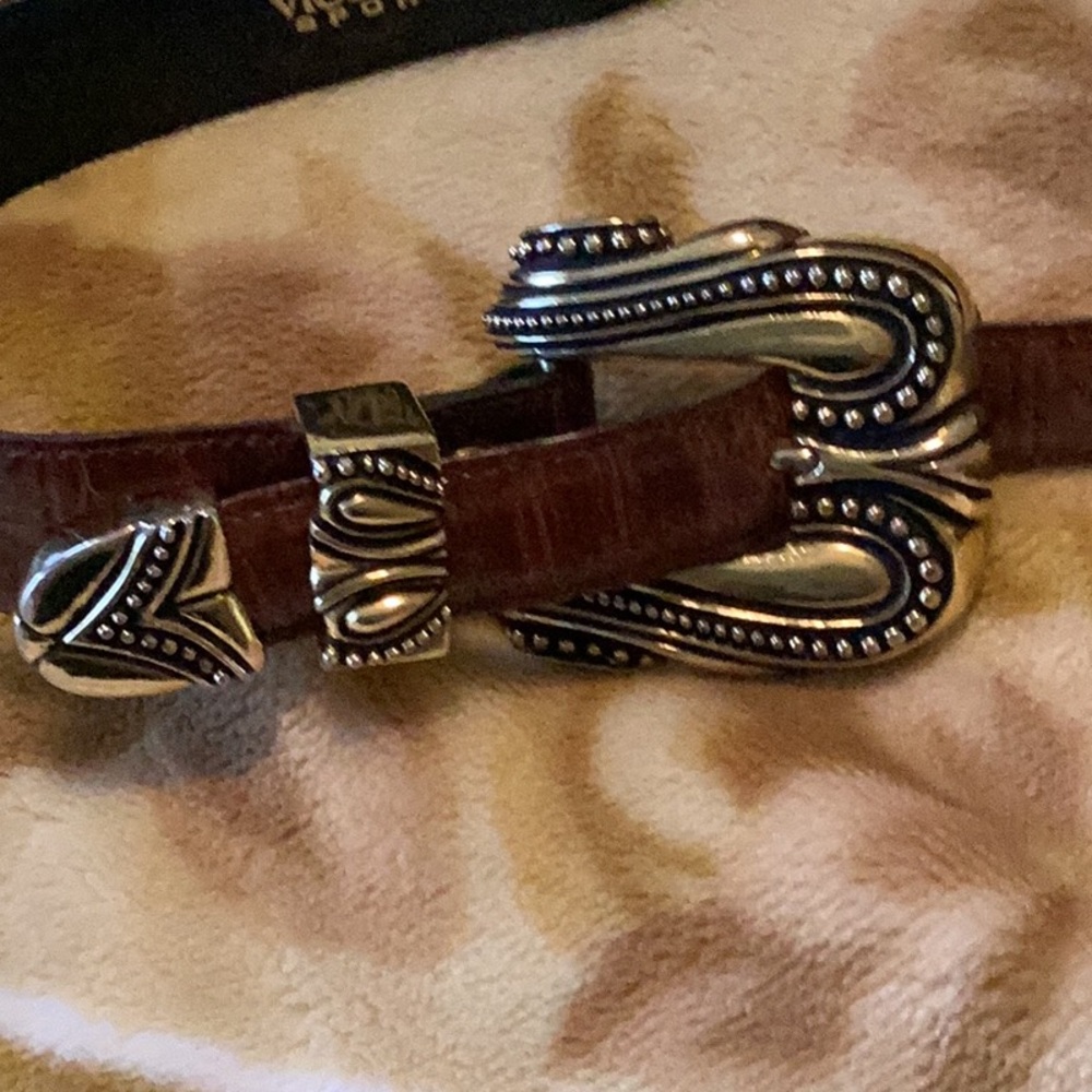 Vincenza Brown Calfskin Alligator Print Belt w/ Large Gold Hardware - Picture 4 of 9